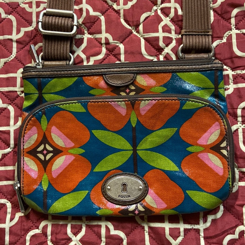 Fossil Key-Per crossbody purse. Super cute & in great shape!